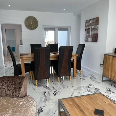 Clare Street - 3 Bedroom House With Private Parking Merthyr Tydfil Luaran gambar