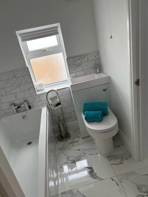 Clare Street - 3 Bedroom House With Private Parking Merthyr Tydfil Luaran gambar